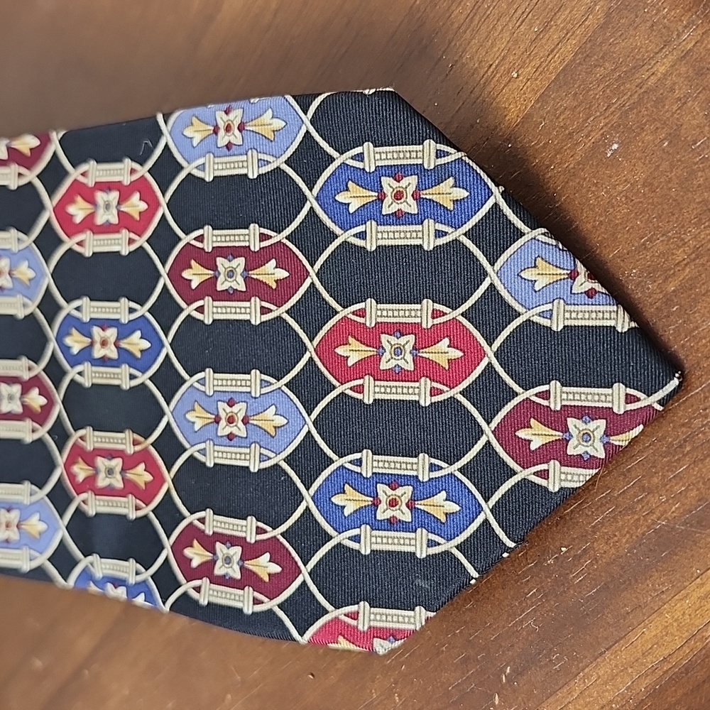 Vintage Bill Blass 100% Silk Necktie Featuring Red & Blue Interlocking Shapes